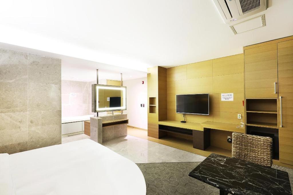 Business Design Hotel Luv Incheon Eksteriør billede