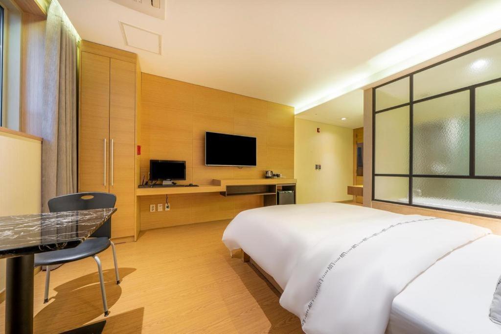Business Design Hotel Luv Incheon Eksteriør billede