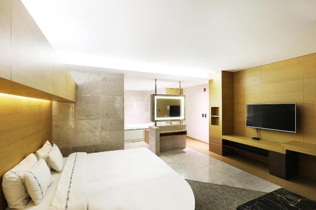 Business Design Hotel Luv Incheon Eksteriør billede